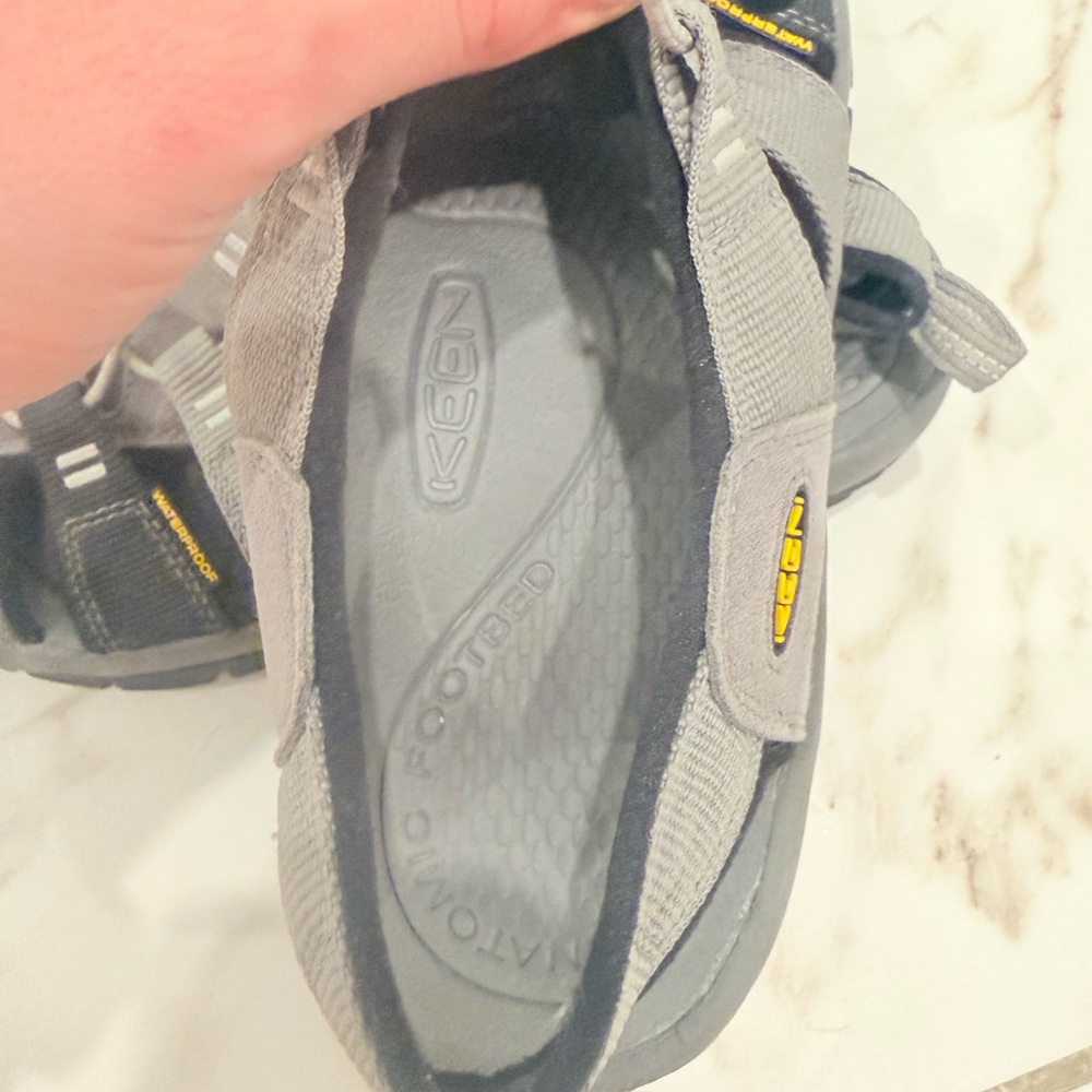 KEEN Men's Newport H2 Waterproof Sandals Grey Black Yellow Size 10 hiking - Picture 6 of 10